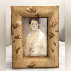 4x6 vintage wooden picture frame with delicate artwork design